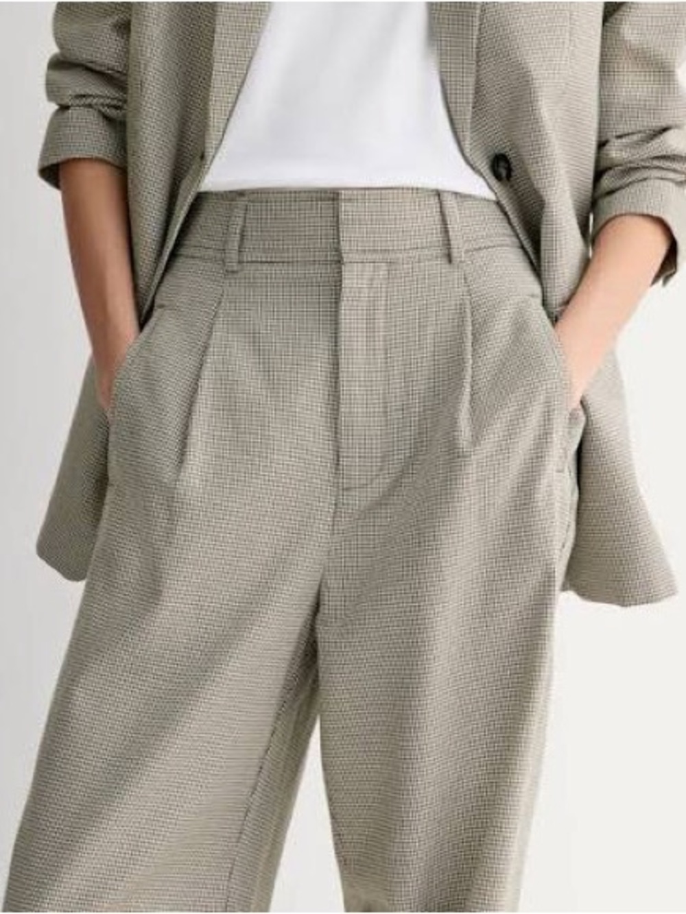 Everlane The Draper Pleated Pant in Buttersmooth | Deep Taupe Mini Gingham